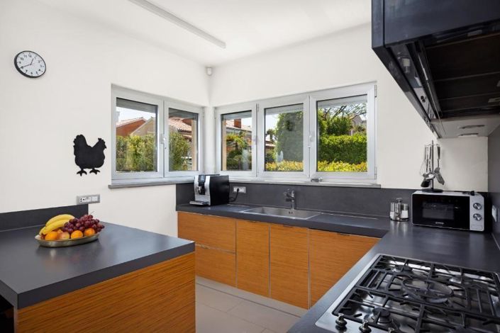 Image No.23-5 Bed Property for sale