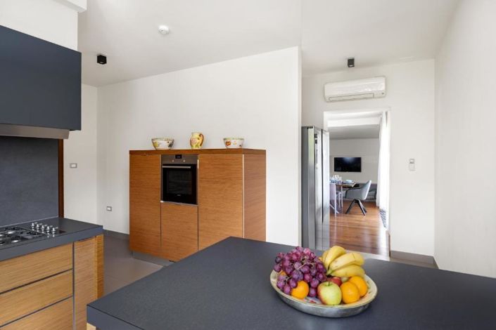 Image No.24-5 Bed Property for sale