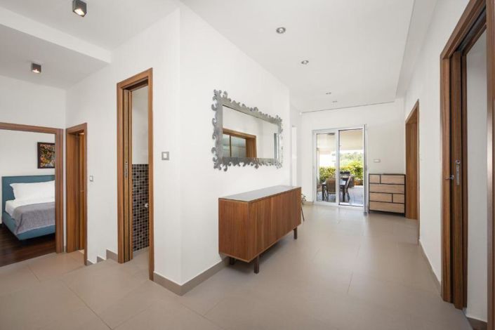 Image No.25-5 Bed Property for sale