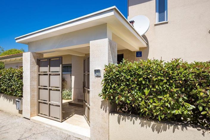 Image No.4-5 Bed Property for sale