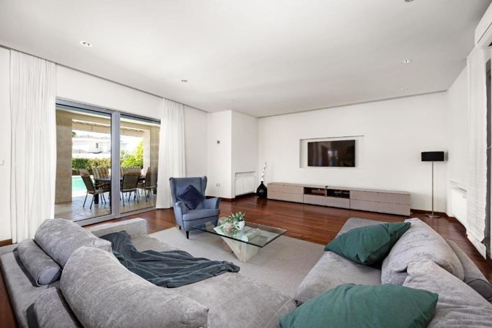 Image No.5-5 Bed Property for sale