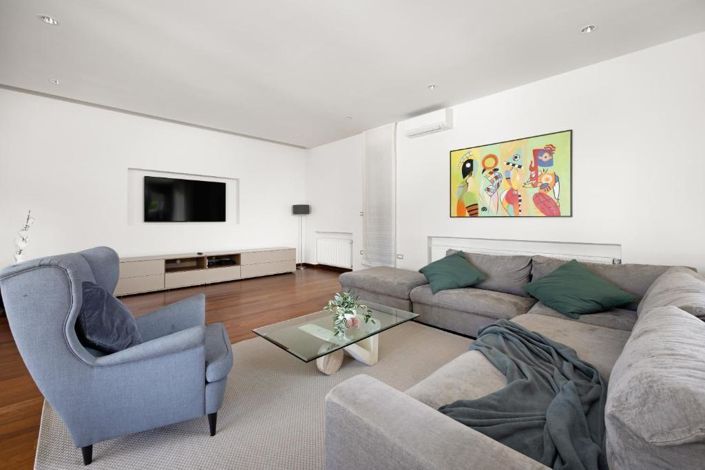 Image No.6-5 Bed Property for sale