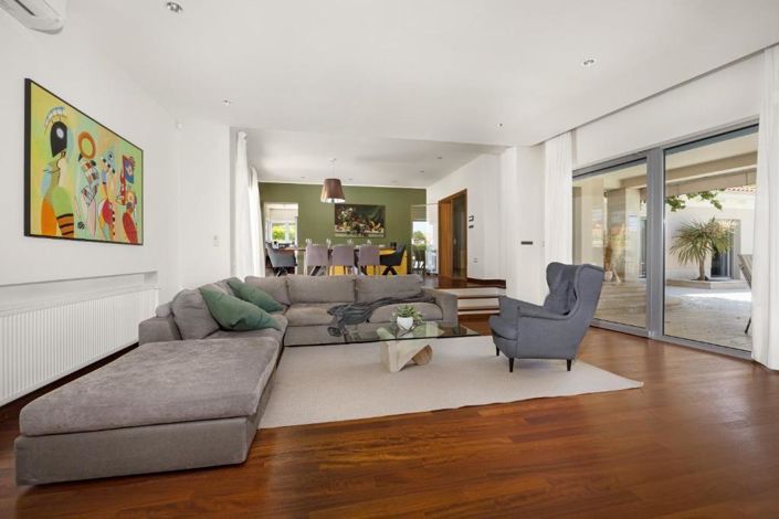 Image No.7-5 Bed Property for sale