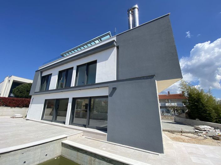 Image No.2-Propriété de 6 chambres à vendre à Rovinj