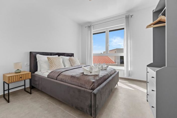 Image No.14-3 Bed Property for sale