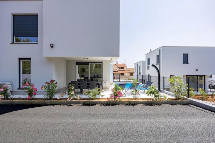Image No.17-3 Bed Property for sale