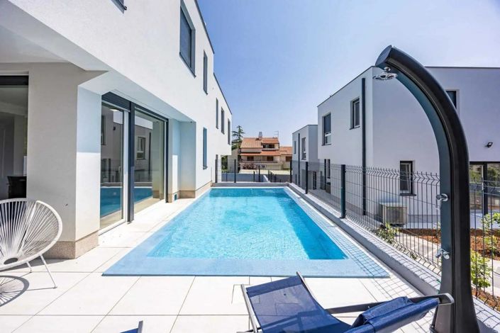 Image No.3-3 Bed Property for sale
