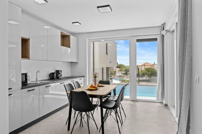 Image No.7-3 Bed Property for sale