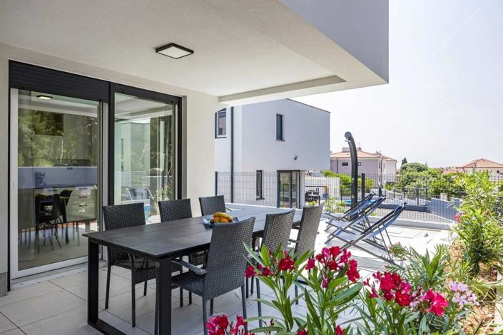 Image No.8-3 Bed Property for sale