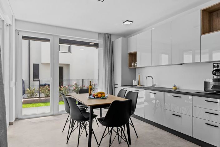 Image No.12-3 Bed Property for sale