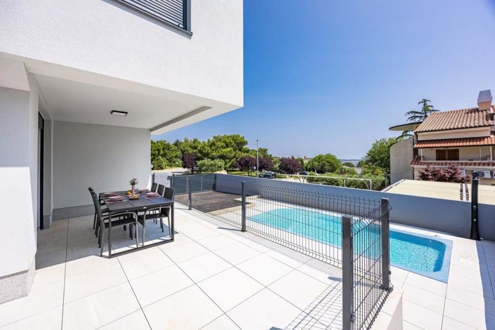Image No.4-3 Bed Property for sale