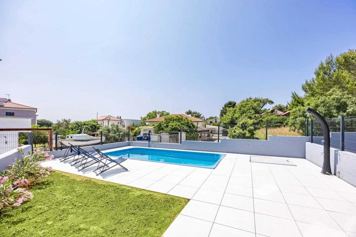Image No.4-3 Bed Property for sale