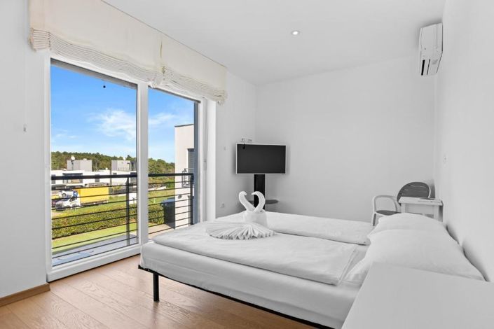 Image No.8-10 Bed Property for sale