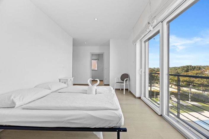 Image No.9-10 Bed Property for sale