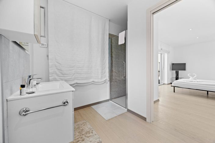 Image No.18-3 Bed Property for sale