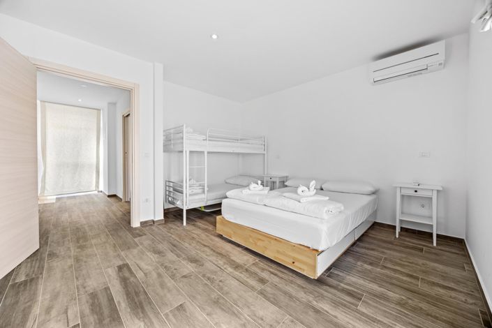 Image No.21-3 Bed Property for sale
