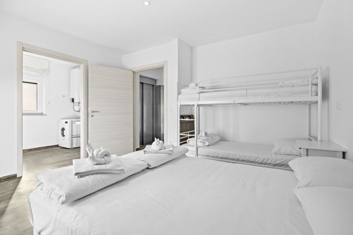 Image No.22-3 Bed Property for sale
