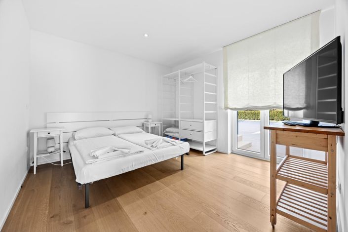 Image No.17-3 Bed Property for sale
