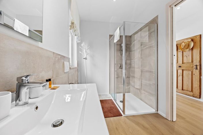 Image No.20-3 Bed Property for sale