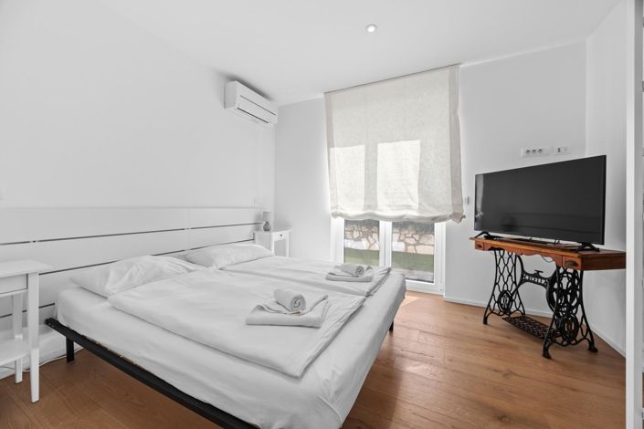 Image No.21-3 Bed Property for sale