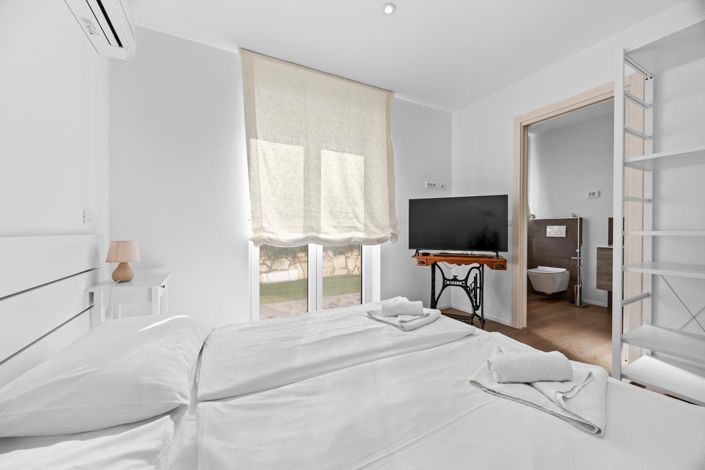 Image No.22-3 Bed Property for sale