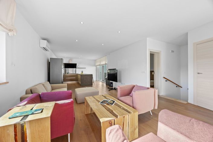 Image No.8-3 Bed Property for sale