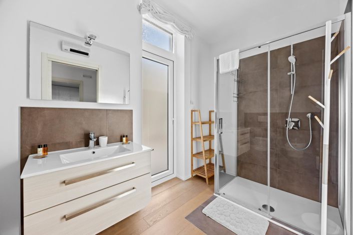 Image No.16-3 Bed Property for sale