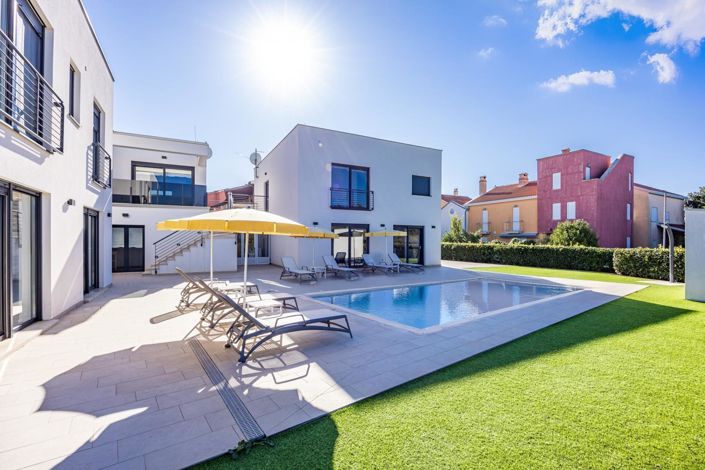 Image No.23-3 Bed Property for sale