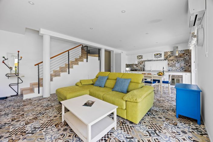 Image No.3-3 Bed Property for sale