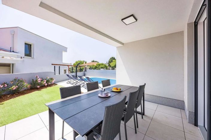 Image No.12-2 Bed Property for sale