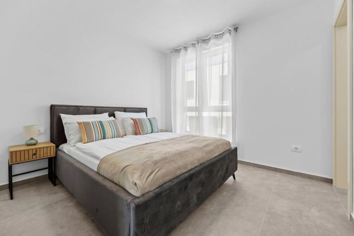 Image No.15-2 Bed Property for sale