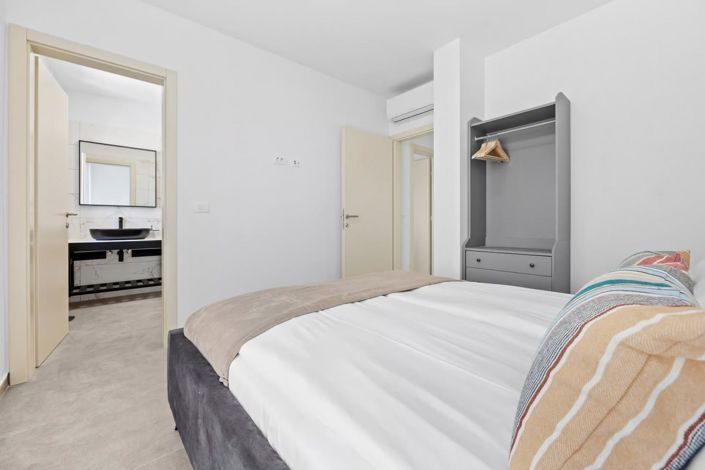 Image No.16-2 Bed Property for sale