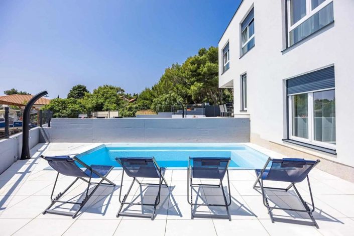 Image No.2-2 Bed Property for sale