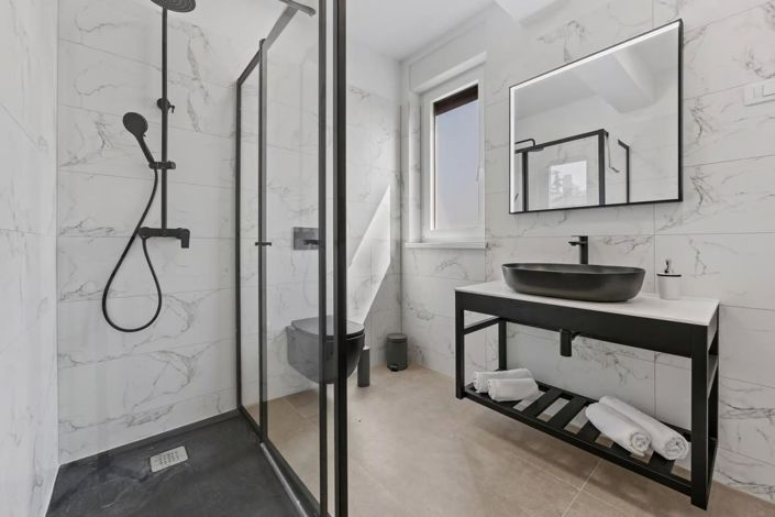 Image No.20-2 Bed Property for sale