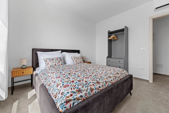 Image No.23-2 Bed Property for sale
