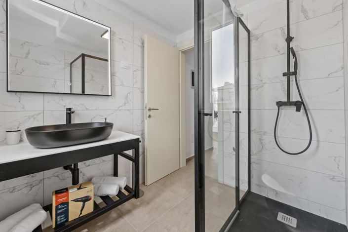 Image No.25-2 Bed Property for sale