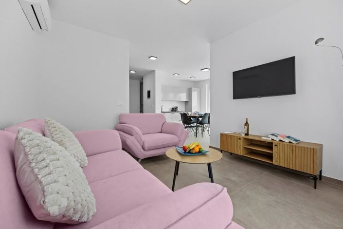 Image No.9-2 Bed Property for sale