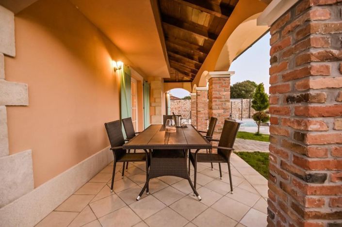 Image No.4-4 Bed Property for sale