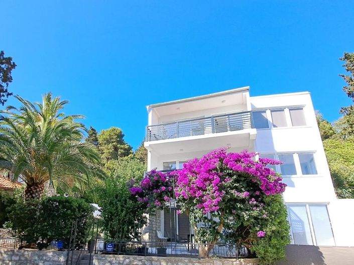 Image No.14-5 Bed Property for sale