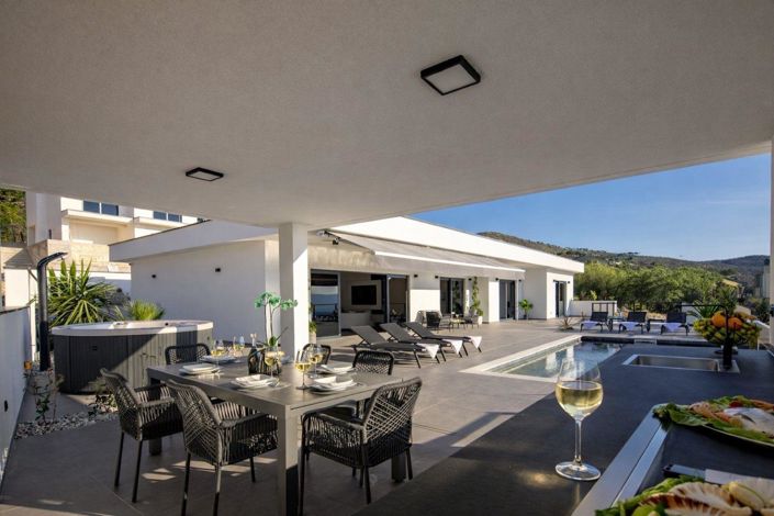 Image No.4-3 Bed Property for sale