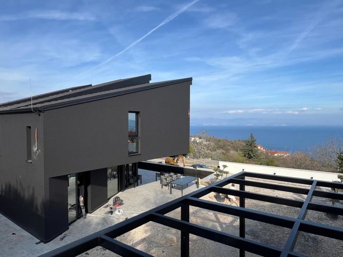 Image No.4-4 Bed Property for sale