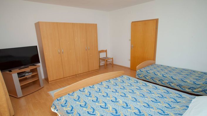 Image No.19-13 Bed Property for sale