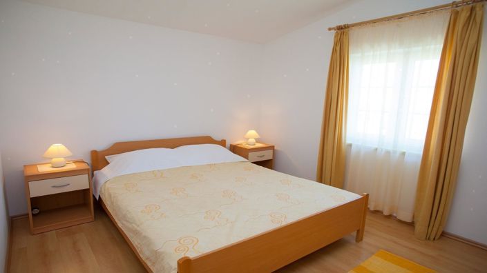 Image No.25-13 Bed Property for sale
