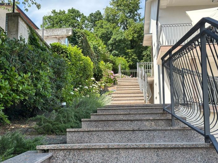 Image No.9-4 Bed Property for sale
