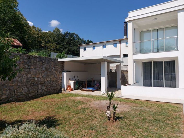 Image No.14-6 Bed Property for sale