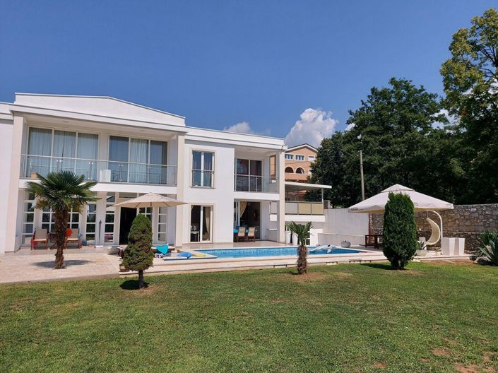 Image No.4-6 Bed Property for sale