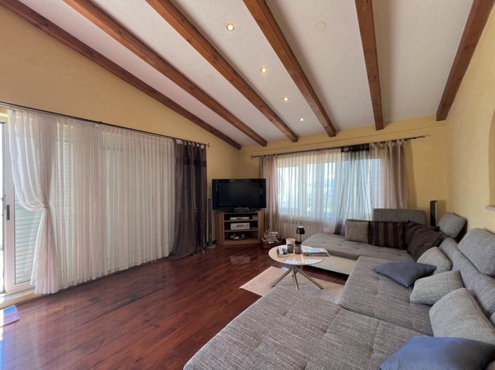 Image No.12-3 Bed Property for sale