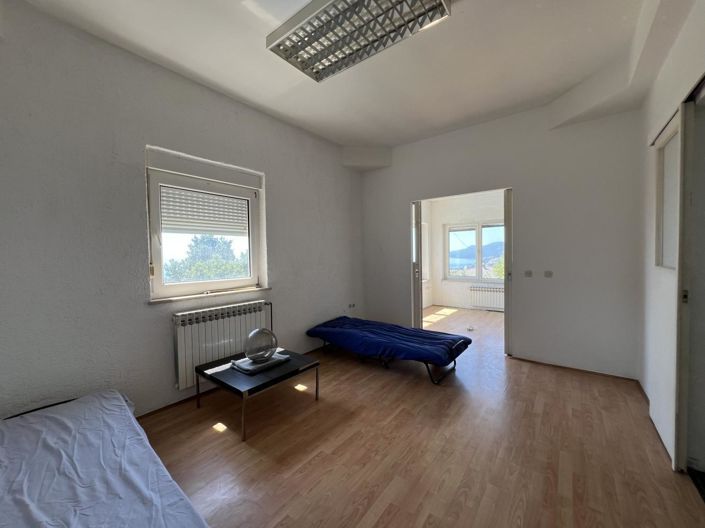 Image No.17-3 Bed Property for sale