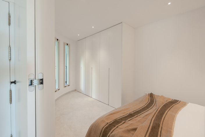 Image No.41-3 Bed Property for sale