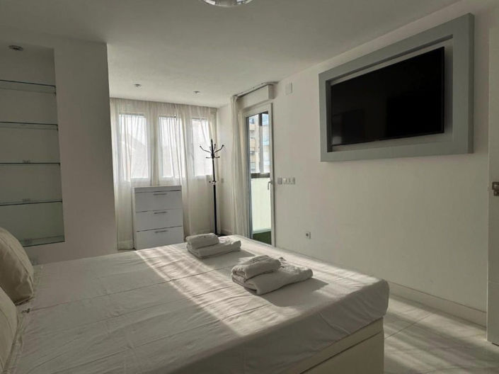 Image No.10-2 Bed Property for sale